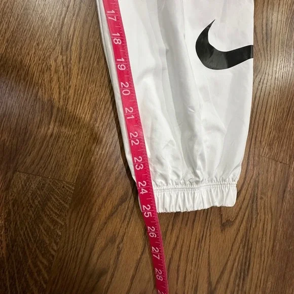 Nike Sportswear Women's Woven Cargo Joggers in White Belted wBlack Swoosh Size M - Picture 10 of 16